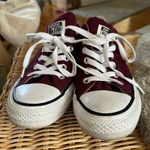 Converse size 7